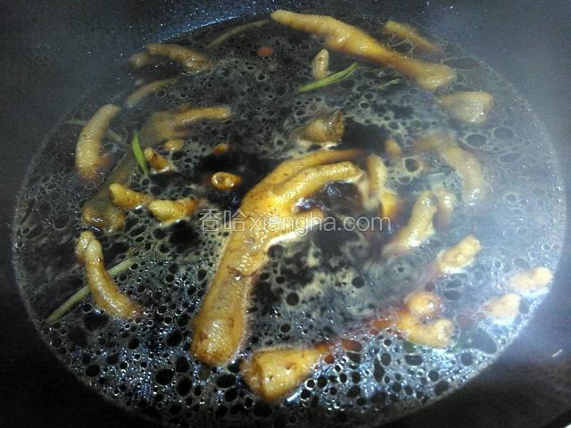水滚后撇去杂质，改为中火