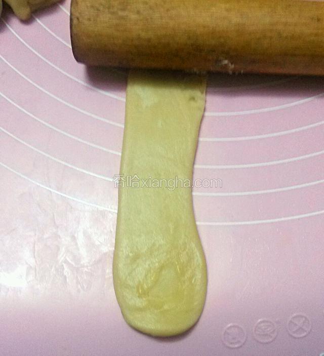 在擀成面皮