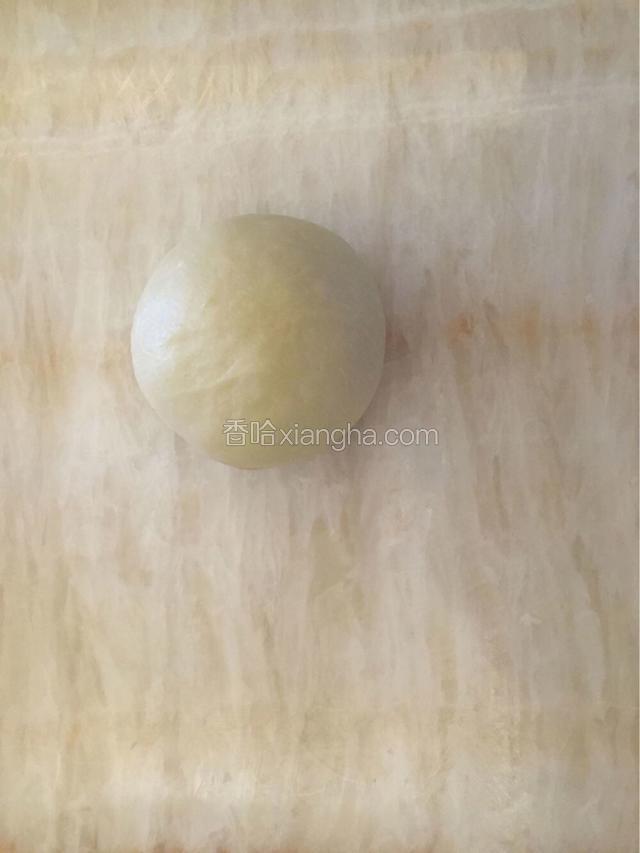 收口朝下 用手搓成圆形 