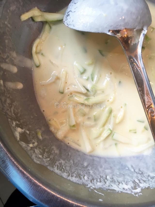 补充：可以根据自己的喜好加入土豆丝或者西葫芦丝等