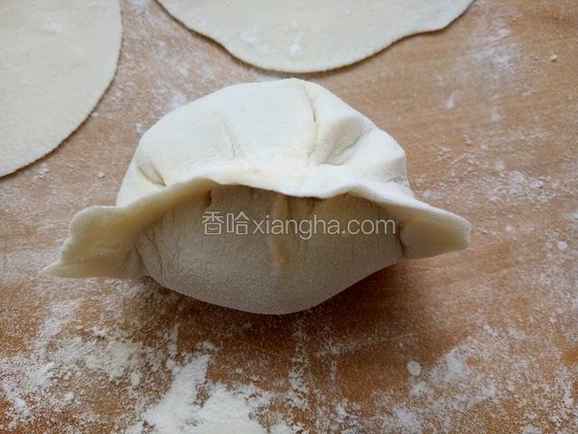 再用同样方法夹紧右边开口处
