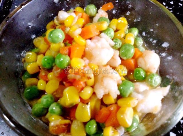 馅料盛出备用。