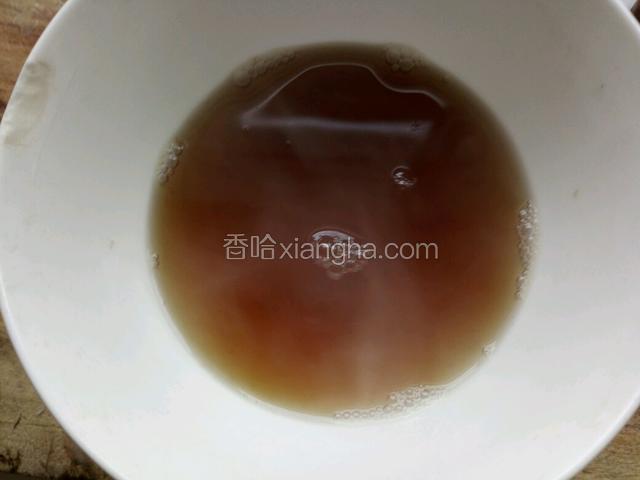倒出汤汁