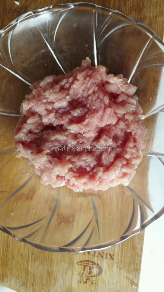 里脊肉跺成肉馅备用