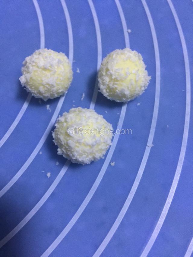 喜欢的话，可以裹上椰蓉，椰香加奶香，很美美的味～～～
