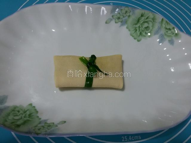 用韭菜打个蝴蝶结
