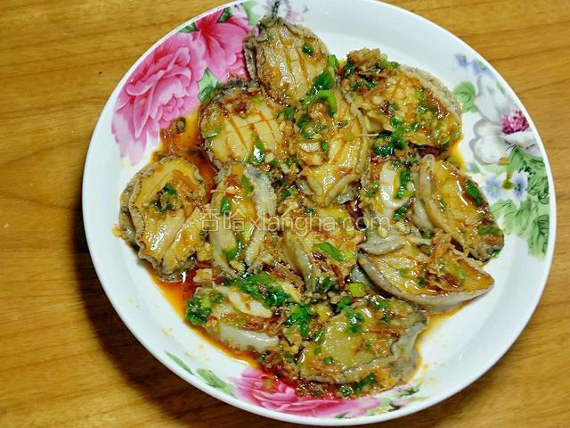 鮑魚下XO醬調味料拌勻醃10分鐘
