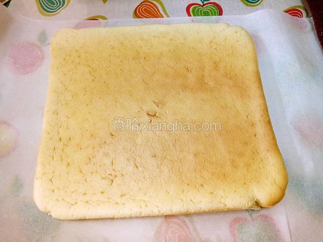 然后重新把蛋糕反过来正面朝上