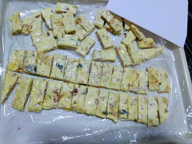再改刀切成小块。