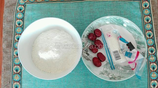 准备好食材，以备待用。