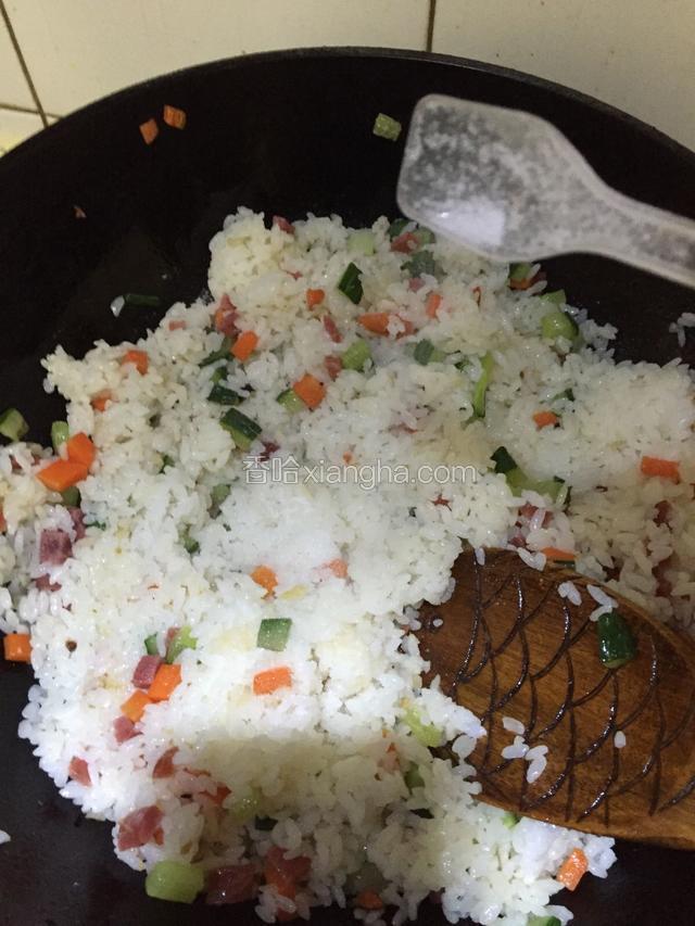 加入盐调味。