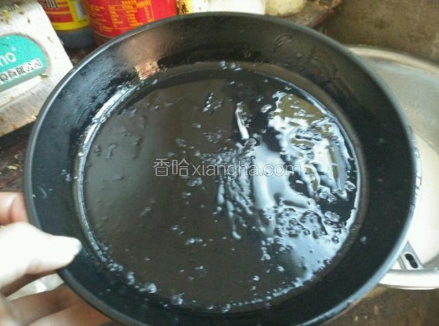 披萨盘里抹油