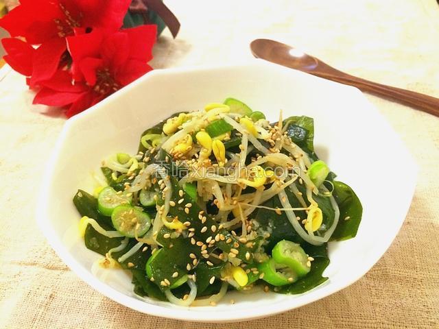 裙带菜拌黄豆芽（韩式拌菜口味）