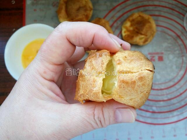 出炉用刀切开一边