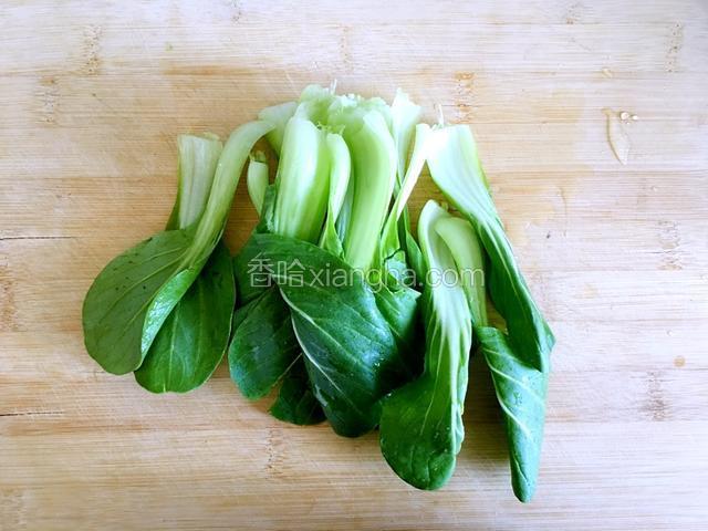 油菜洗净。
