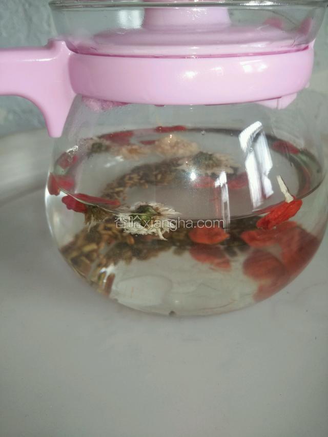 到开水冲泡五分钟，既可引用。