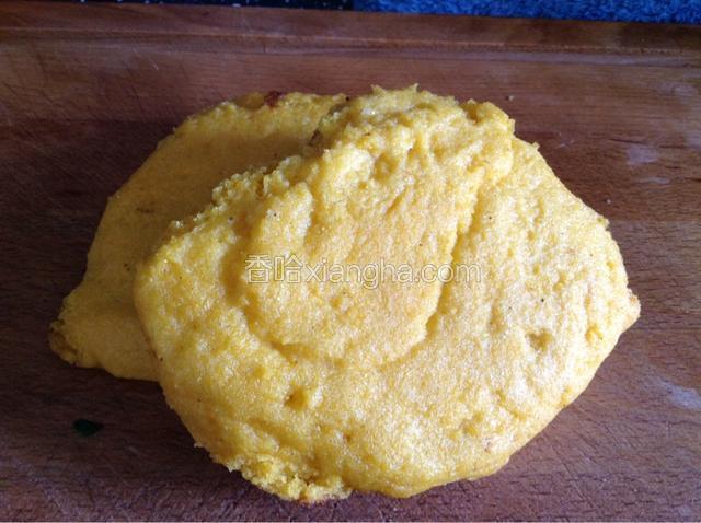 贴饼子2个。