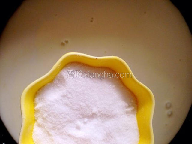加入少许细白糖