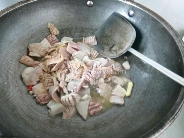 一点姜，辣椒，料酒爆炒腰花