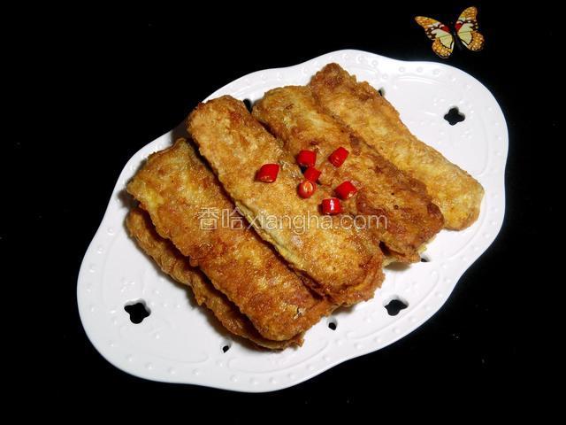 香香酥酥的带鱼出锅啦，装盘即食。