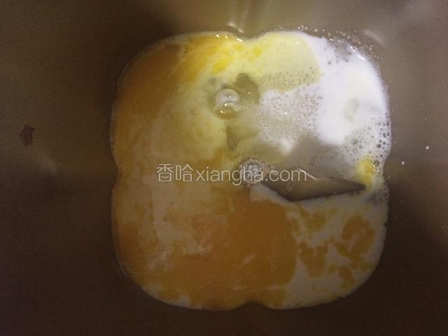 再加入盐和糖，两者对角线放