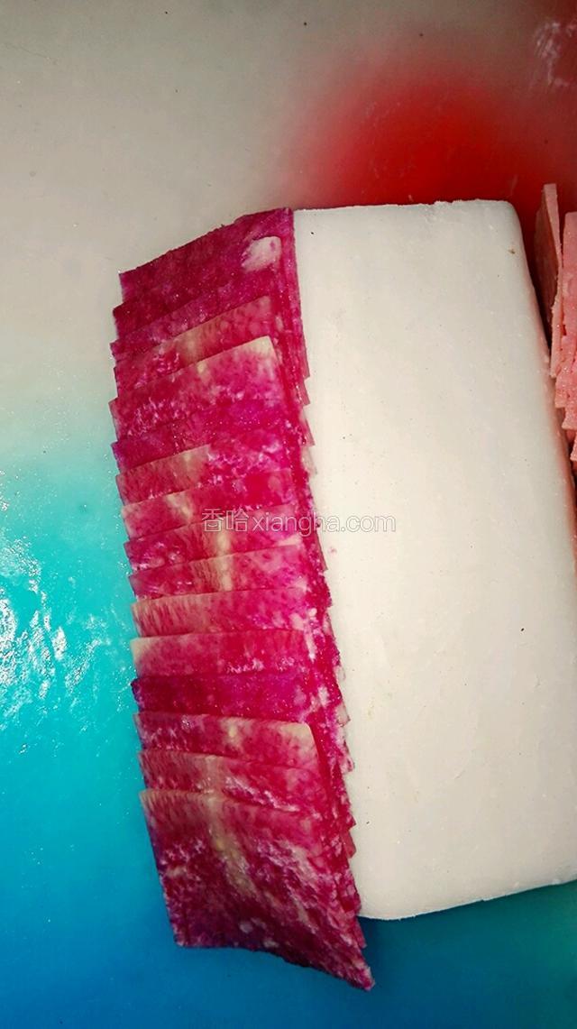 心里美切片摆上。