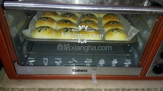 送入烤箱，中层，上下火115度，20分钟