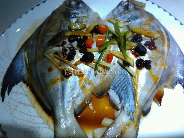 倒入蒸鱼豉油