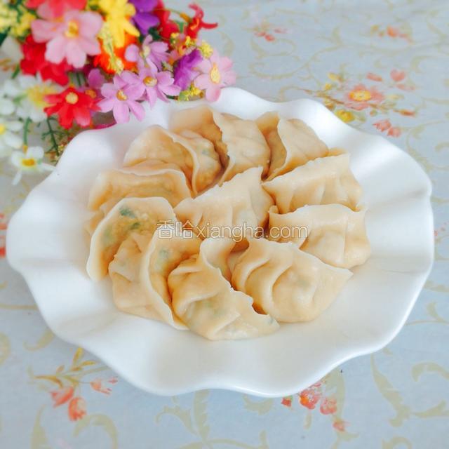 盛入盘中，配上自己喜欢的蘸酱