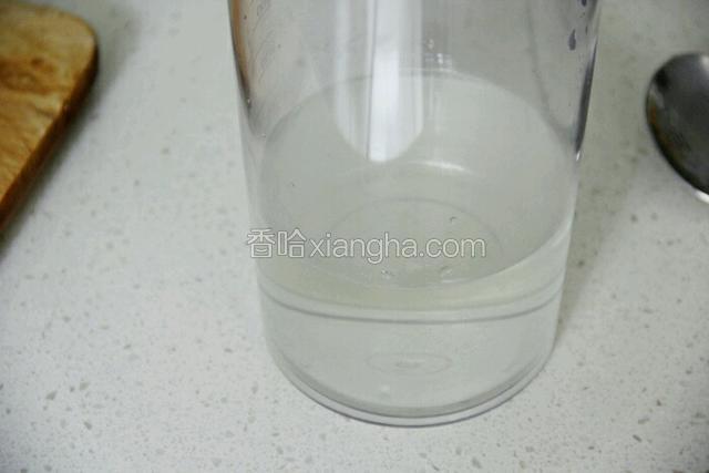 搅拌好以后，维生素菊粉会全部溶于水，维生素菊粉可以补充维生素的同时还具有清肠瘦身排毒，降血糖、血脂的功效，尤其是对便秘的效果非常好。在欧洲很多高端饮品及奶制品中会用到！