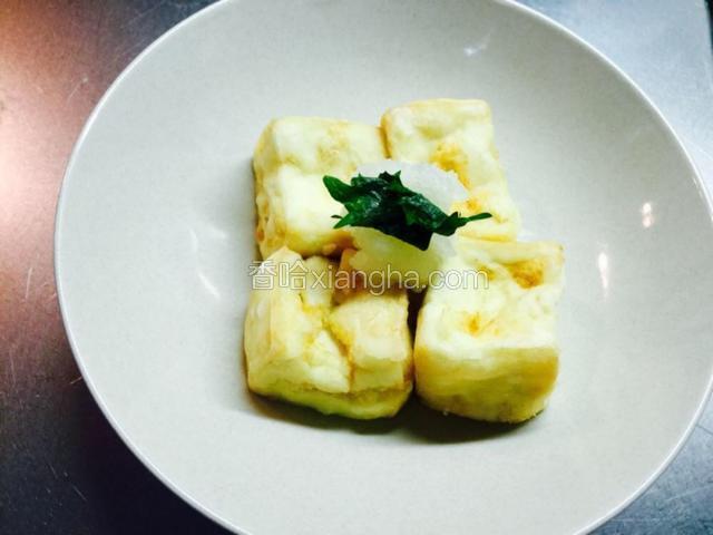 摆在豆腐中间