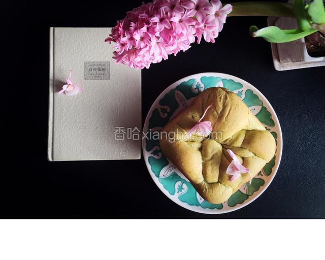春意盎然的菠菜面包