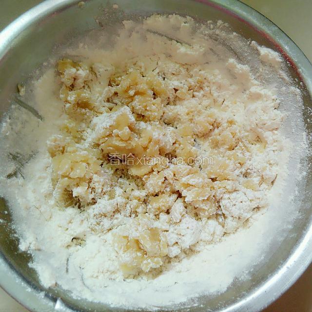 180克面粉和白糖，玉米油，清水搅拌均匀，揉成水油面
