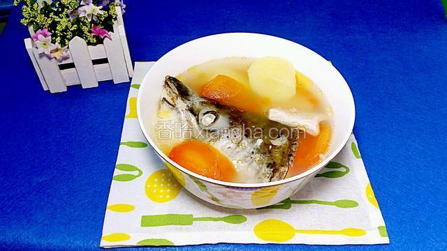三文魚頭蕃茄土豆瘦肉湯