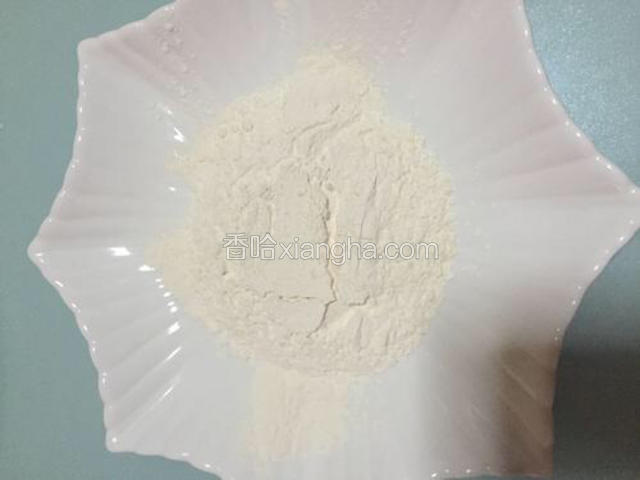 炒熟后倒到盘中备用
