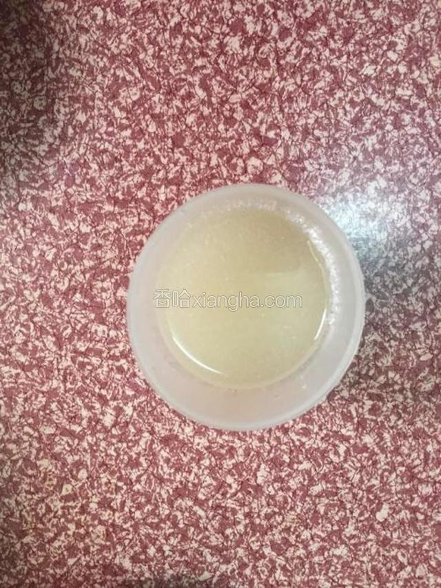 白糖加入热水融化