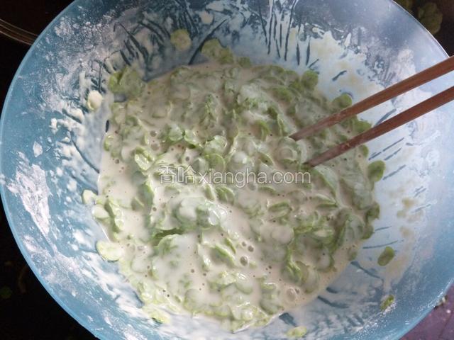 少量多次加清水，并沿着一个方向搅拌，到图中这个样子