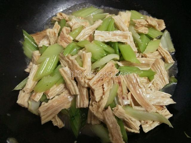 炒一炒加水煮片刻
