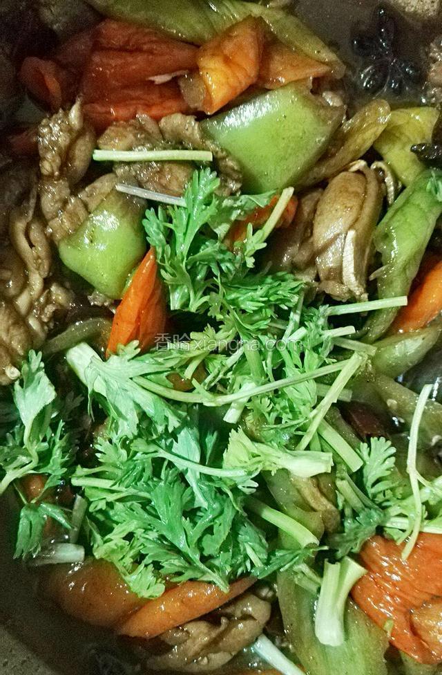 关火，撒入香菜，拌匀