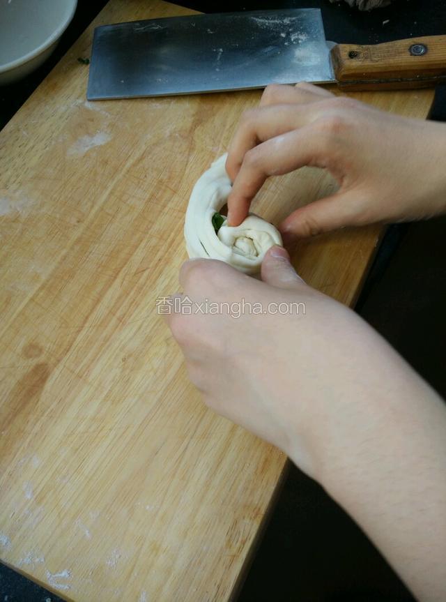 沿纵向卷起