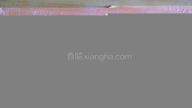 从冷藏室中拿出面团揉成柱子形状
