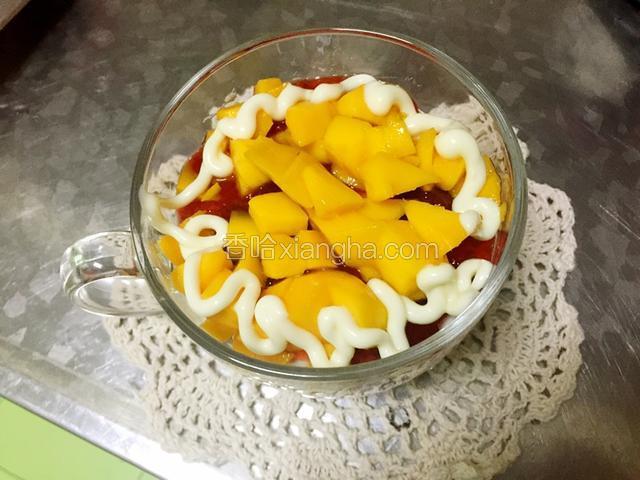 挤上沙拉酱点缀一下
