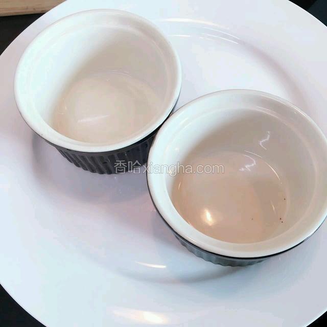 备好两个器皿
