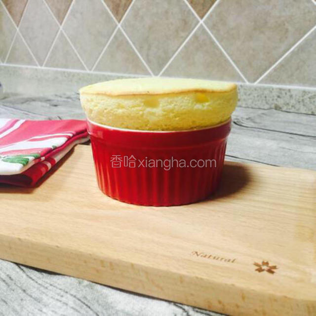 烤箱预热至180度，烤15分钟左右
各家烤箱不同，注意观察长高和上色
