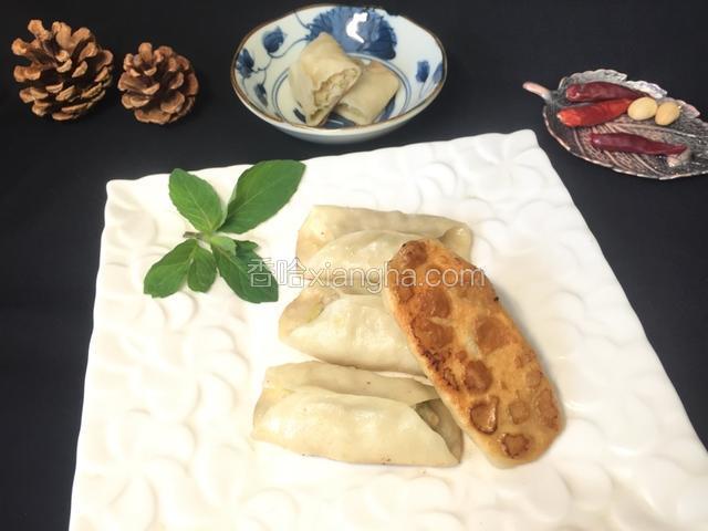 出锅摆盘趁热食用。