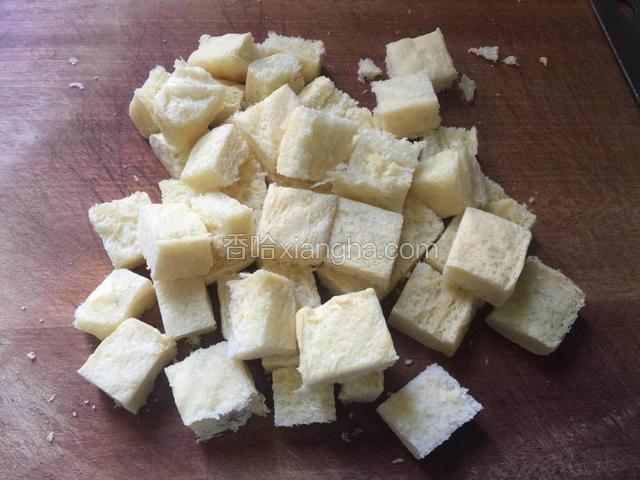 吐司切成小方块