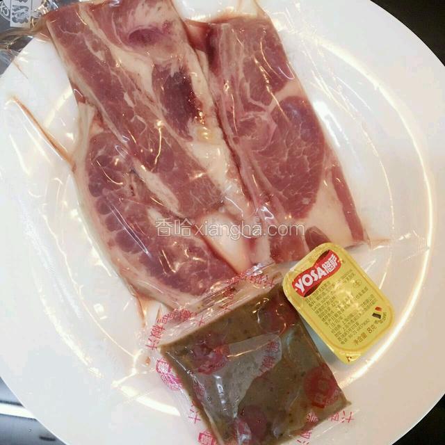 将牛仔骨放盘解冻