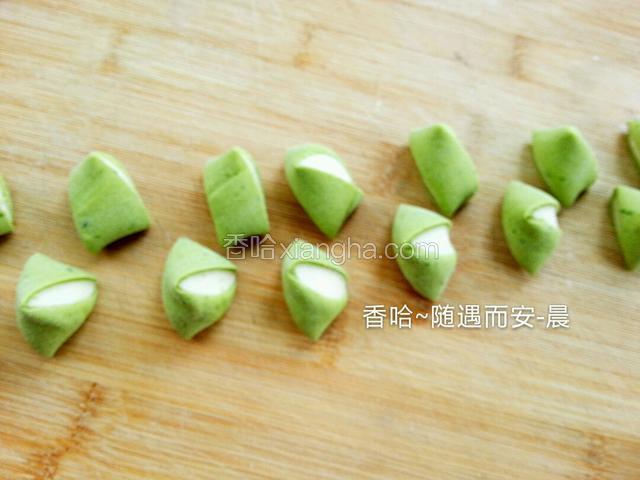 稍微揉圆，切自家喜好的剂子