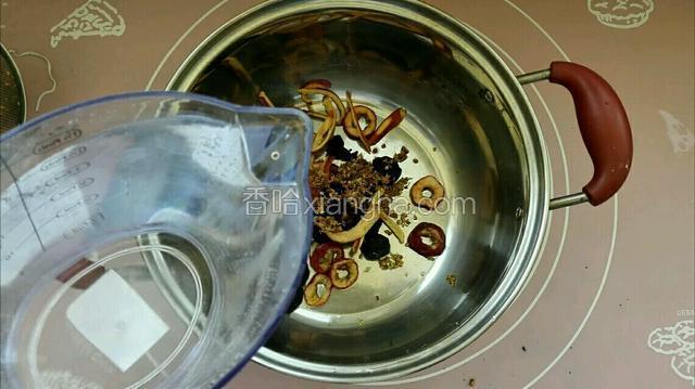 在放入2000亳升清水
