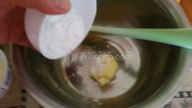 黄油软化加糖粉